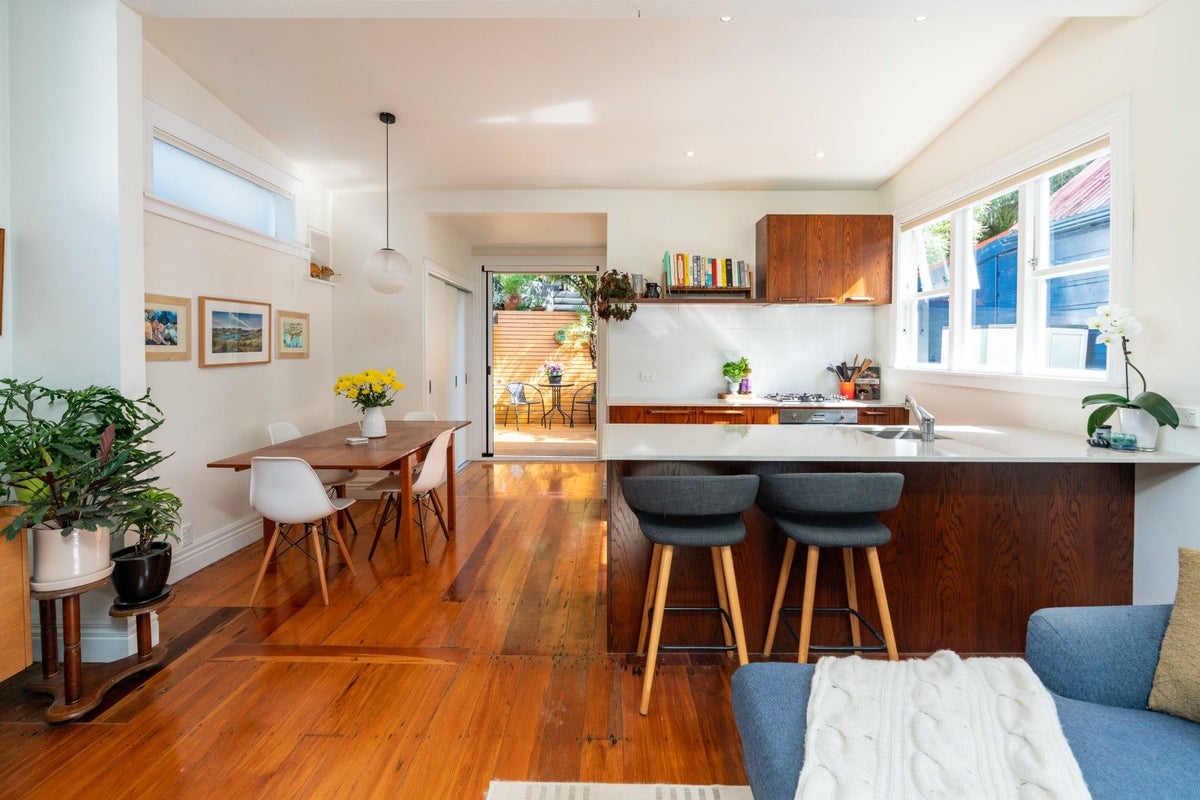 25 Patanga Crescent, Thorndon, Wellington - Carousel 2