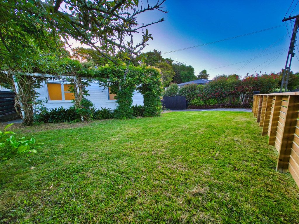 11 Hillcrest Grove, Hillpark, Auckland - Carousel 2
