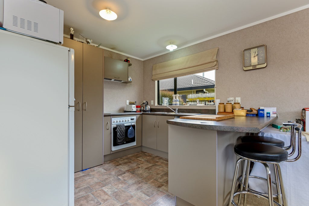 28 Meridian Grove, Kelvin Grove, Palmerston North - Carousel 2