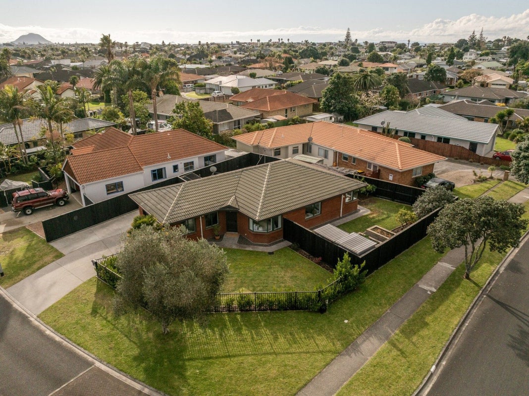 2 Aldermen Avenue, Papamoa, Tauranga, Bay Of Plenty - Carousel 1