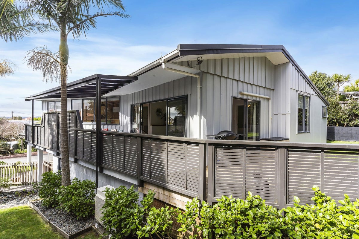41 Covil Avenue, Te Atatu South, Auckland - Carousel 1