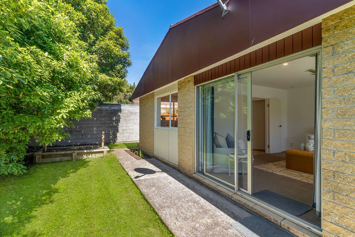 2/170 Sawyers Arms Road, Bishopdale, Christchurch - Carousel 2