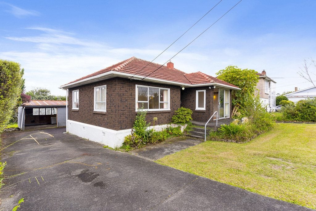 7 Matata Street, Blockhouse Bay, Auckland - Carousel 1