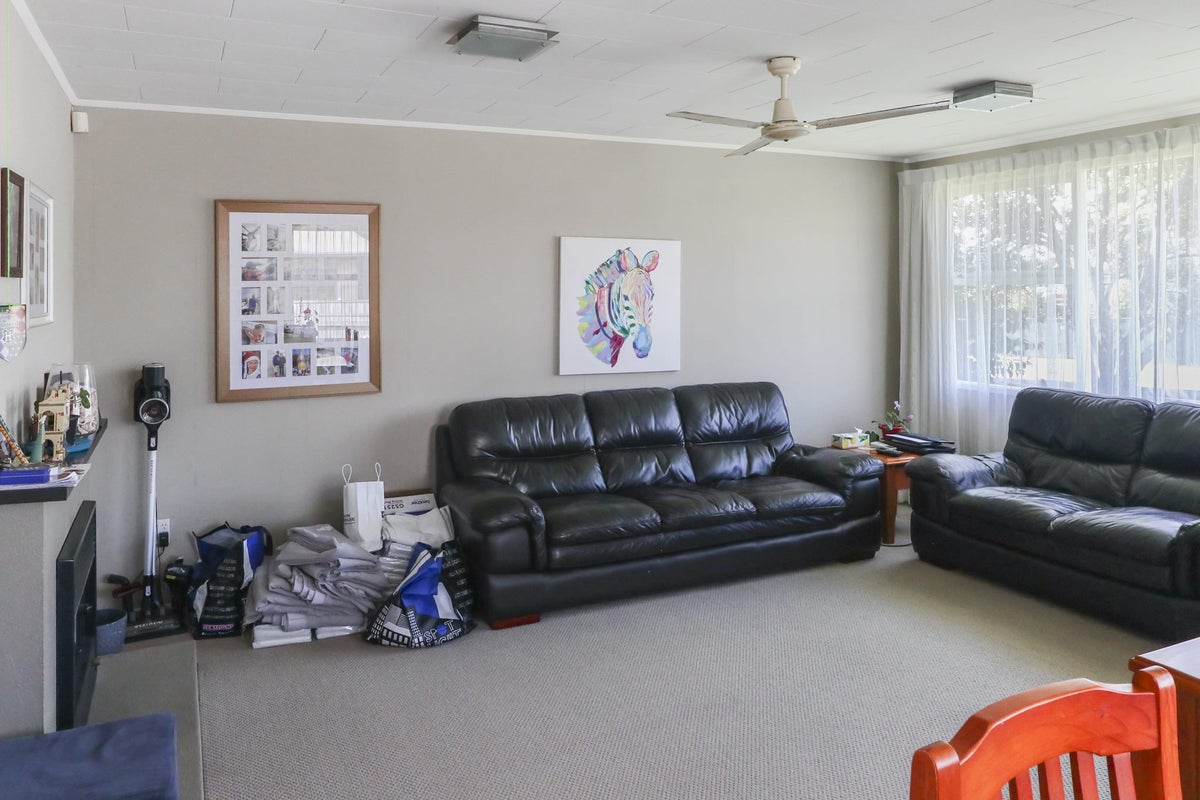 9 Lindis Place, Mangere Bridge, Auckland - Carousel 2