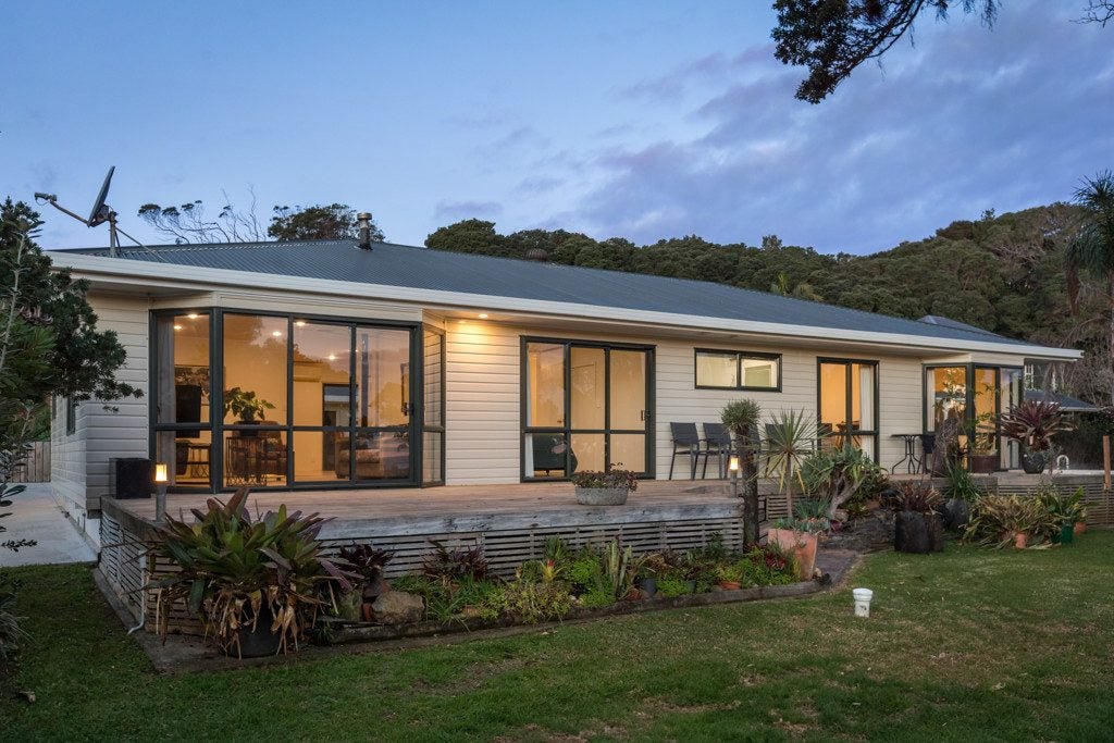 2 Valder Place, Waiomu - Carousel 1