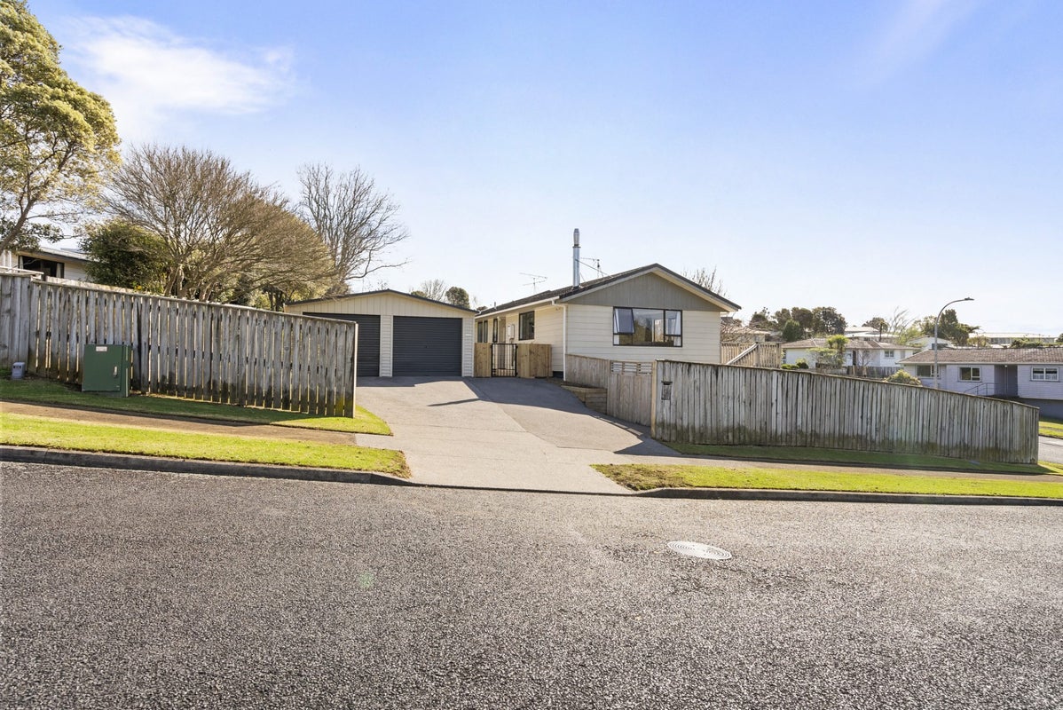 43 Riversdale Drive, Merrilands, New Plymouth - Carousel 1