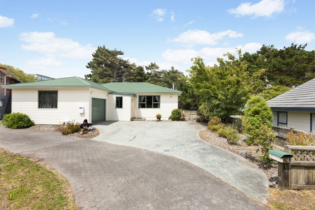 15A Fernwood Court, Woodridge, Wellington - Carousel 1