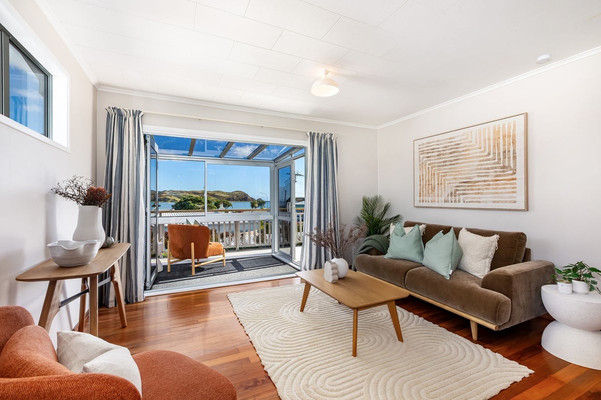5A Beach Road, Plimmerton, Porirua - Carousel 1