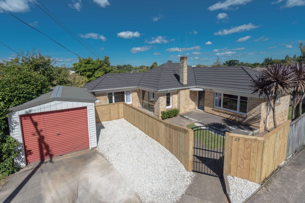 27 Carey Street, Maeroa, Hamilton - Carousel 1