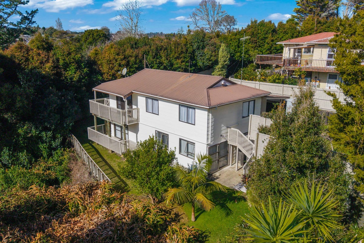 2/95 Fairclough Road, Beach Haven, Auckland - Carousel 1