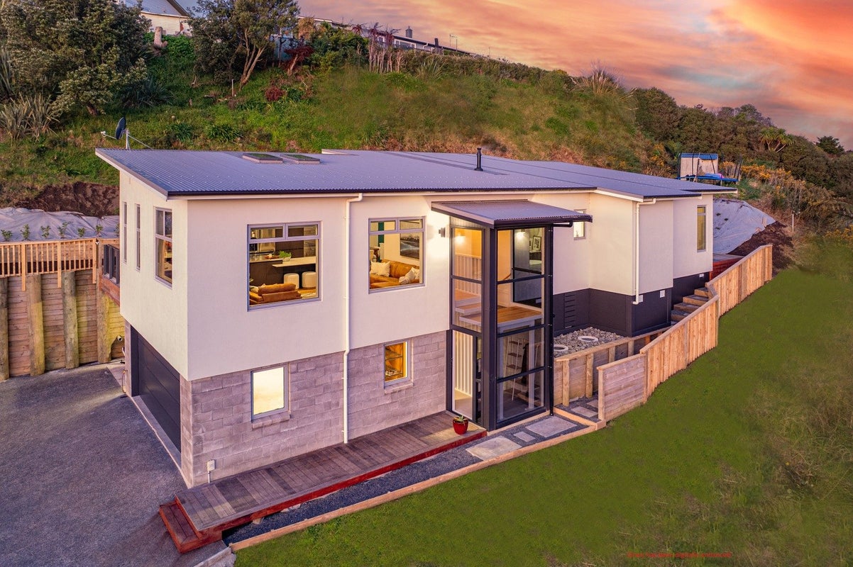 12A Montgomery Road, Otamatea, Whanganui - Carousel 1