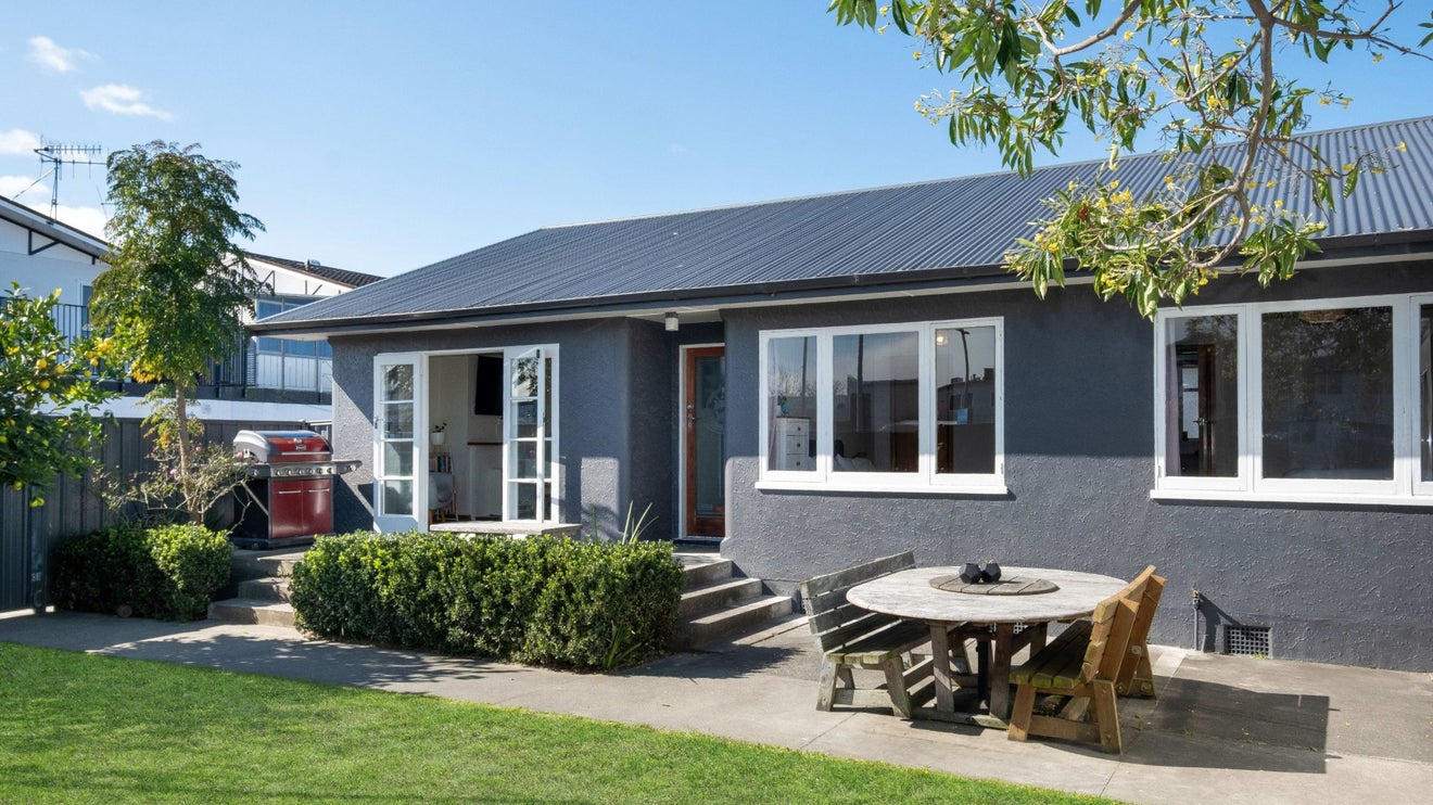 6 Lee Road, Taradale, Napier - Carousel 1