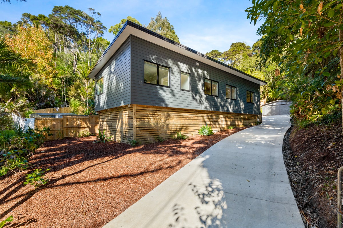 193 Laingholm Drive, Laingholm, Auckland - Carousel 1