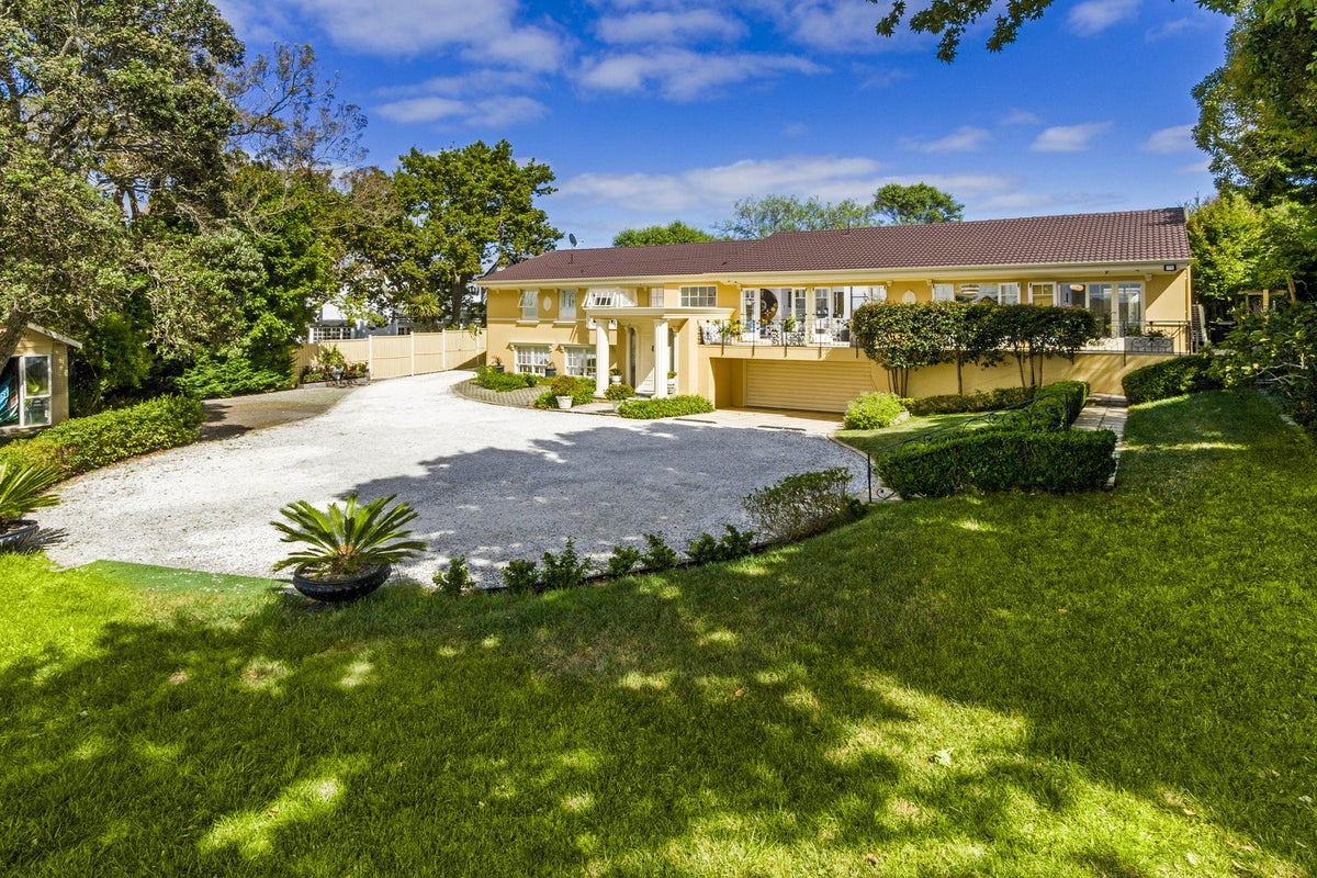 40 Shakespeare Road, Milford, Auckland - Carousel 1