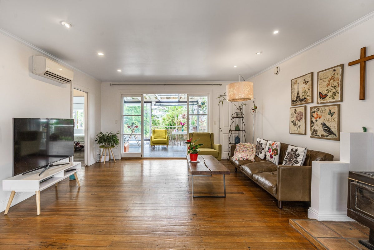 1/84 Carlisle Road, Browns Bay, Auckland - Carousel 2