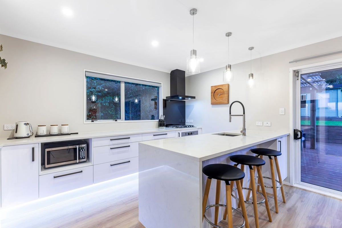 10 Transom Close, Whitby, Porirua - Carousel 2