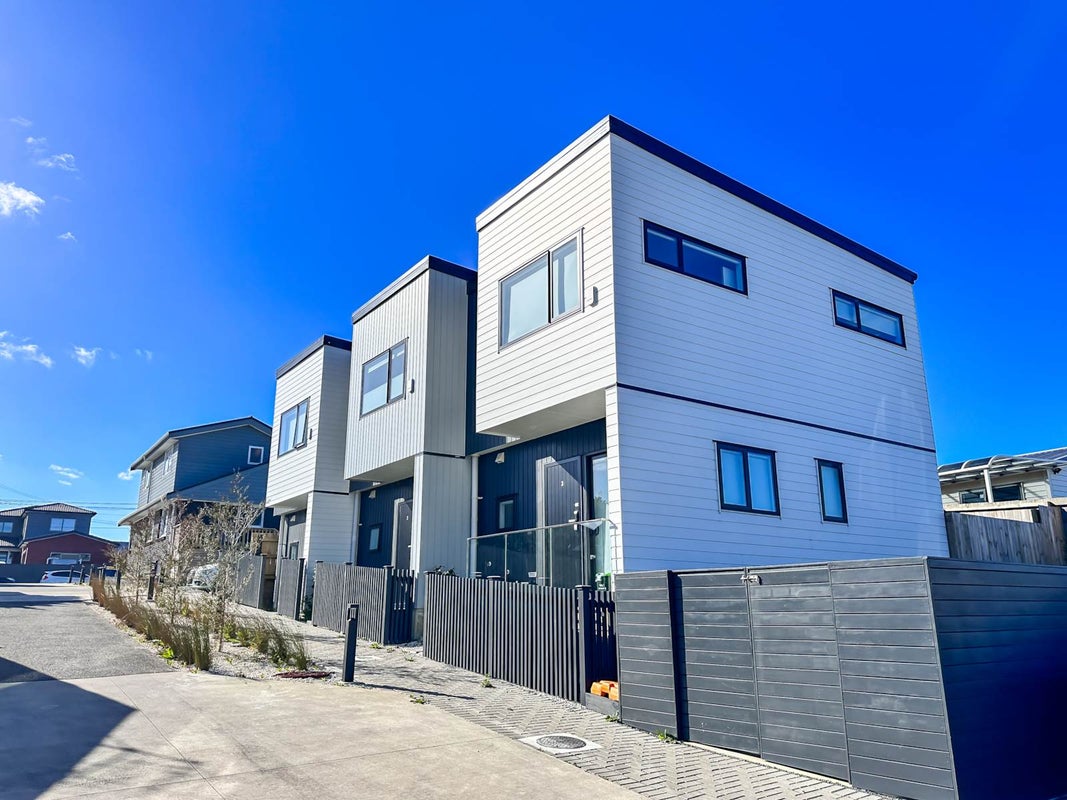 3/26 Toru Street, Te Atatu Peninsula, Auckland - Carousel 1