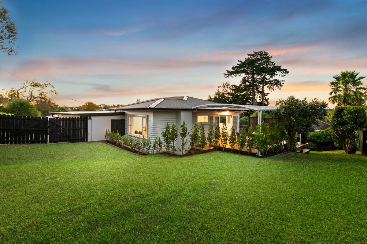1/83 Carlisle Road, Torbay, Auckland - Carousel 1