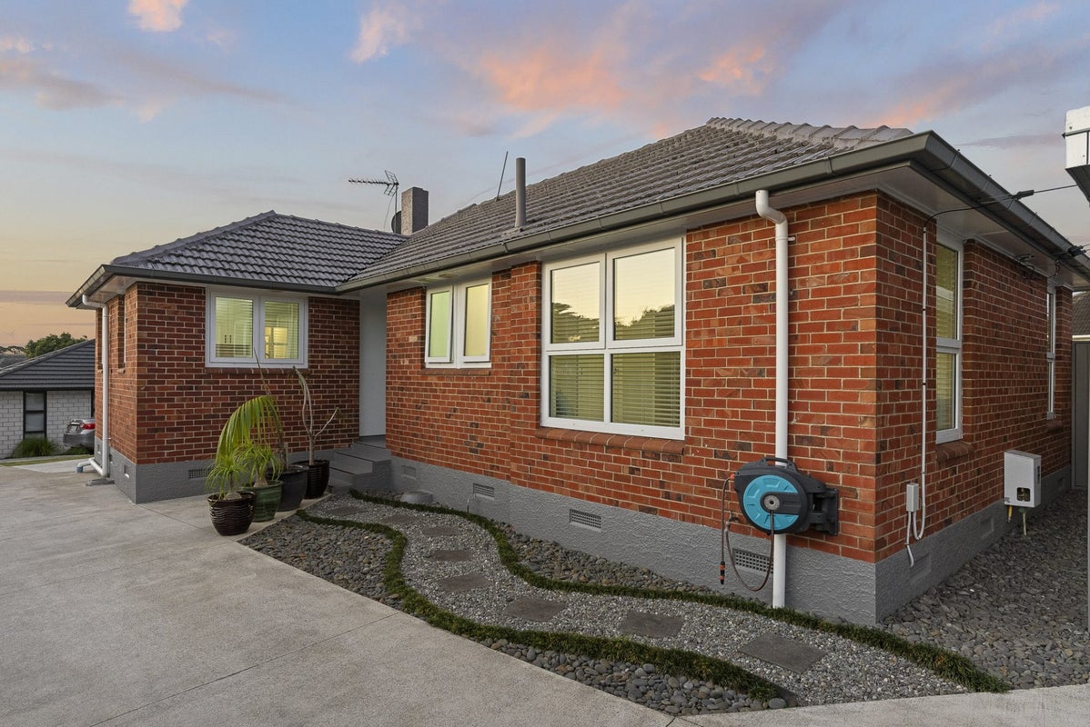 1 Kingsford Place, Otara, Auckland - Carousel 1