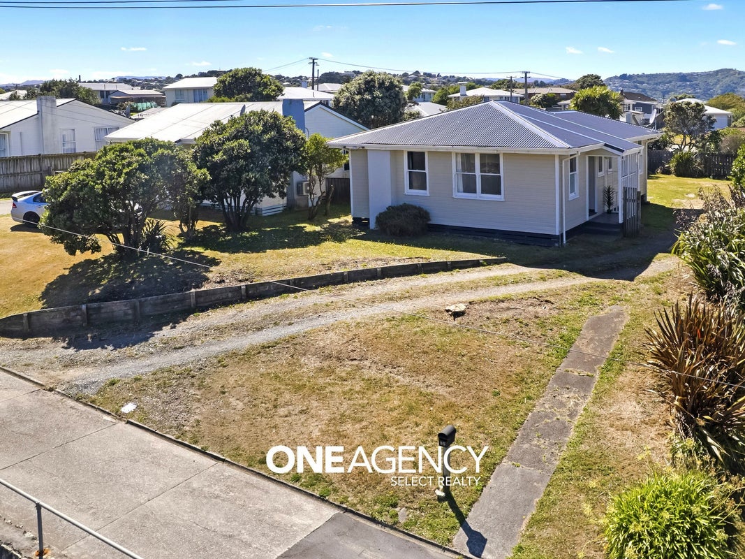 95 Te Pene Avenue, Titahi Bay, Porirua - Carousel 1