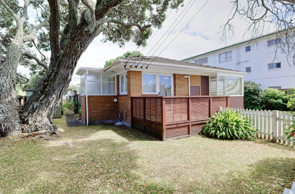 1/760 Beach Road, Browns Bay, Auckland - Carousel 2