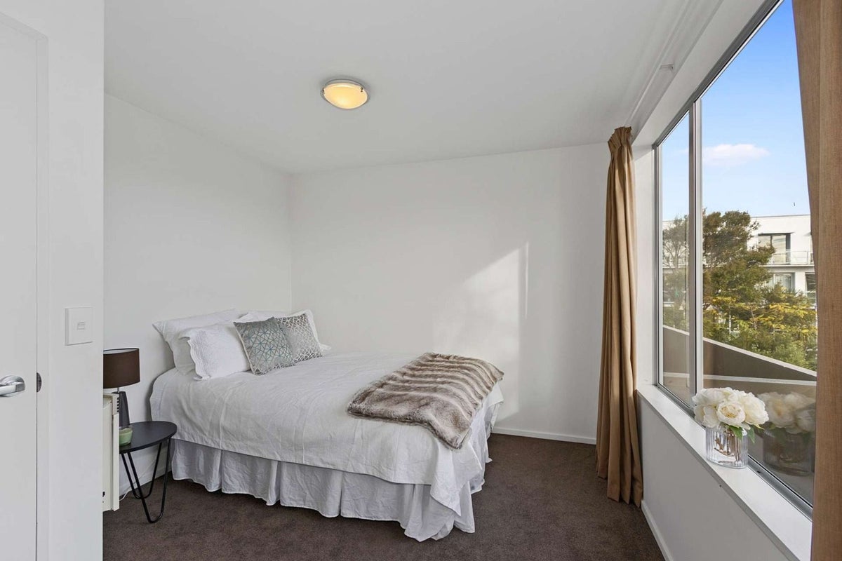 2/104 Bealey Avenue, CHRISTCHURCH CENTRAL, CHRISTCHURCH - Carousel 2