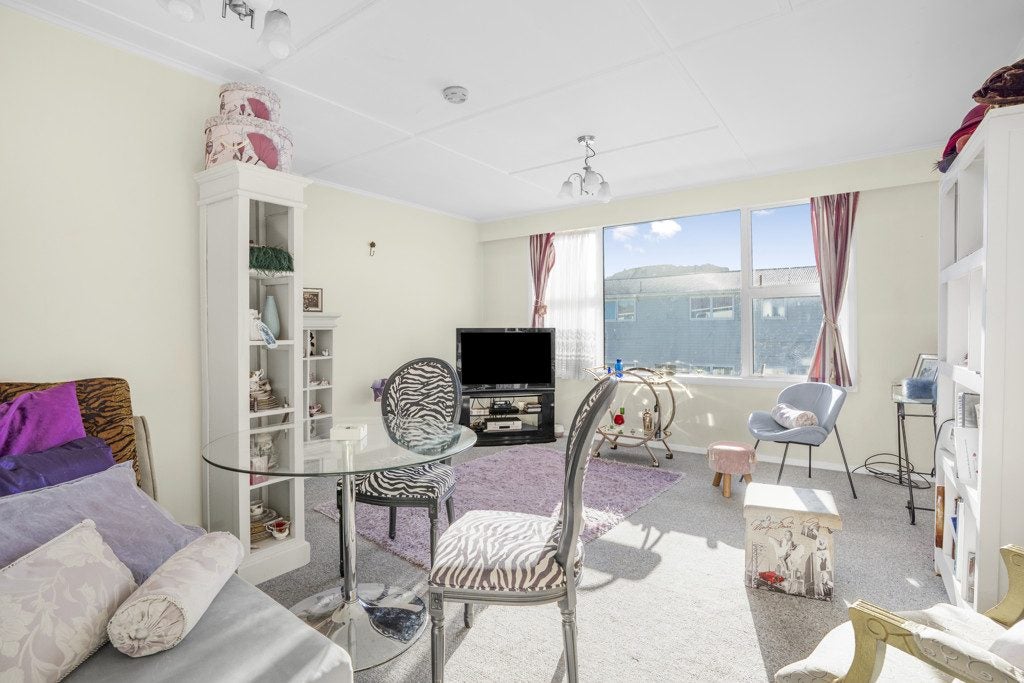 4/12 Tama ST, Alicetown, Lower Hutt - Carousel 2