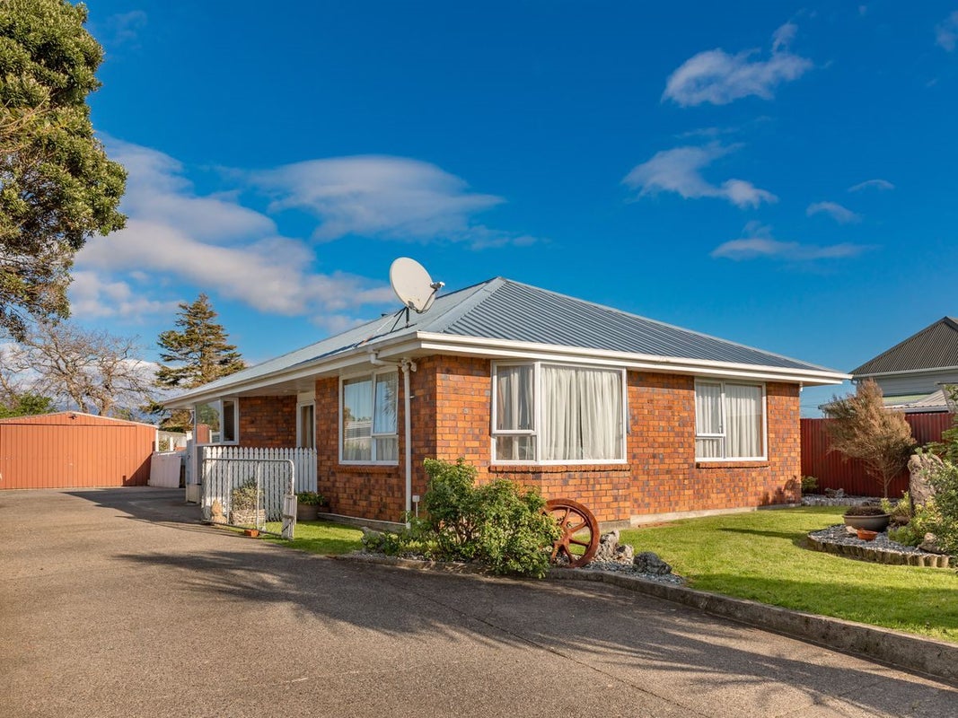 14 Gladstone Street, Westport, Westport - Carousel 1
