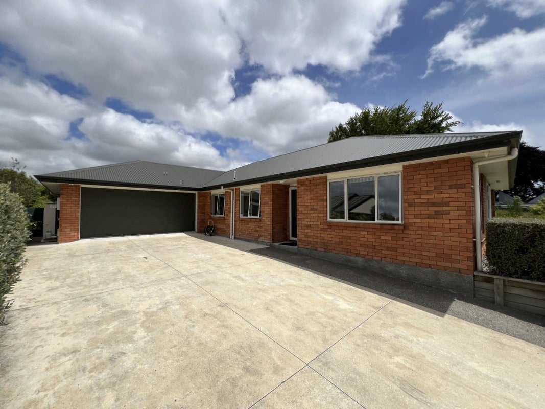 10 Hokowhitu Court, Hokowhitu, Palmerston North - Carousel 1
