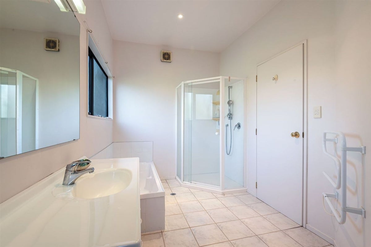 9 Dalmeny Close, Murrays Bay, Auckland - Carousel 18