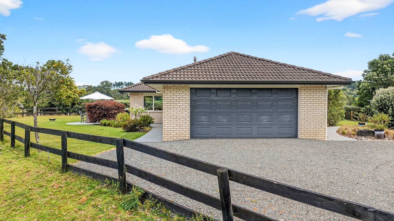 1014 South Head Road, Helensville - Carousel 1