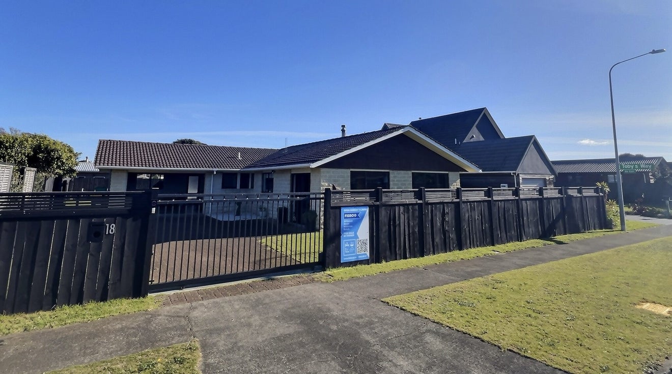 18 Reeves Street, Waikanae Beach, Waikanae - Carousel 1