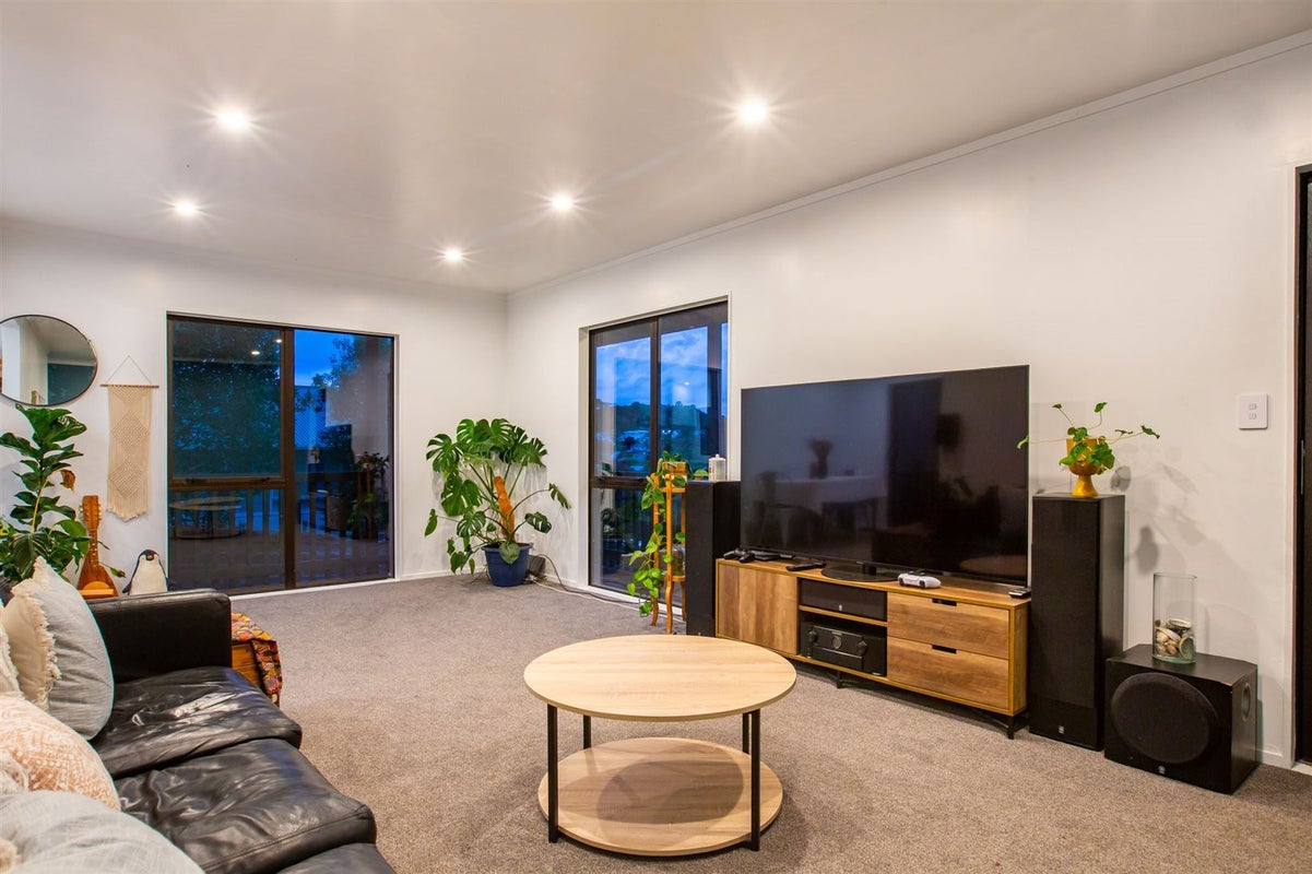 63 Omapere Street, Whitby, Porirua - Carousel 25