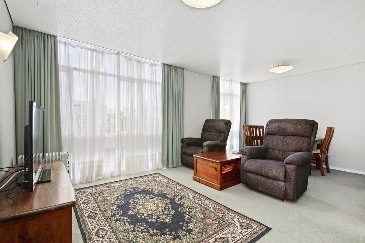 5 Levy Street, Mount Victoria, Wellington - Carousel 1