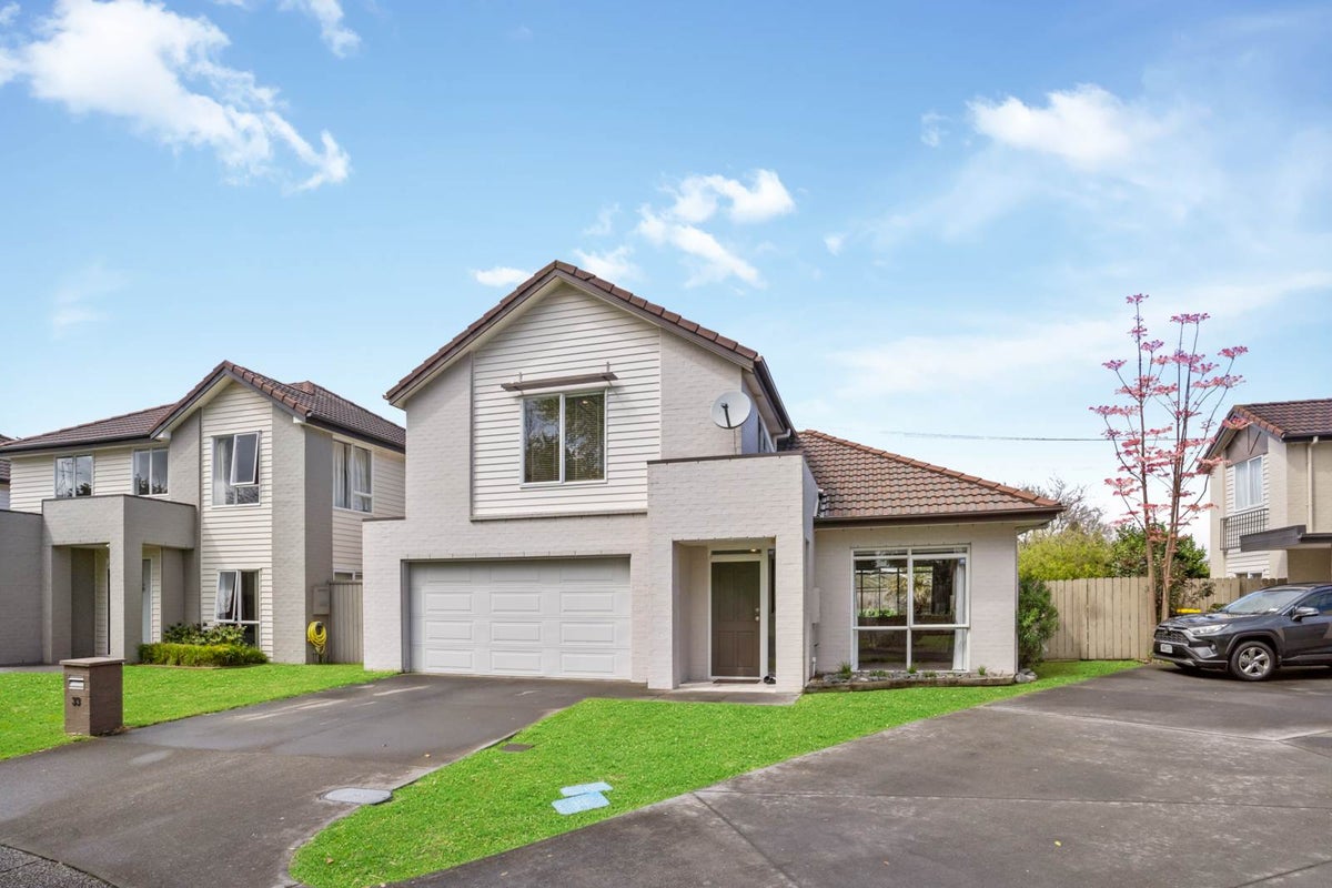 33 Calumet Way, Takanini, Auckland - Carousel 1