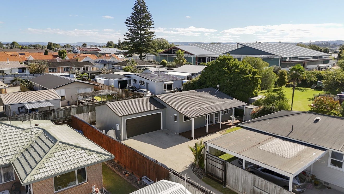 9B Greerton Road, Gate Pa, Tauranga - Carousel 1