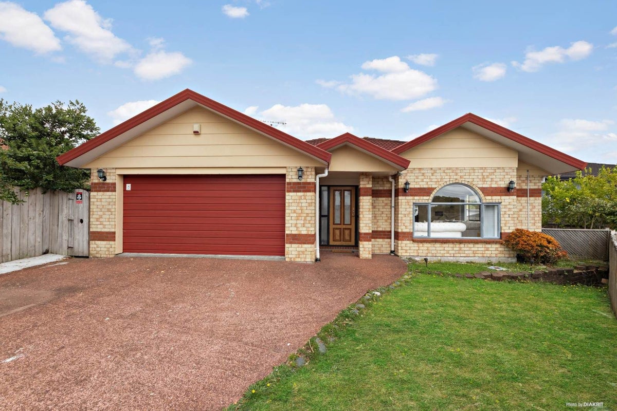 19 Carnelian Court, Westgate, Auckland - Carousel 1