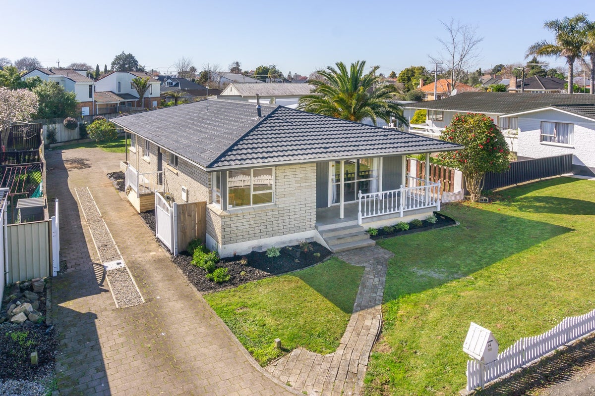 14 Storey Avenue, Forest Lake, Hamilton - Carousel 1