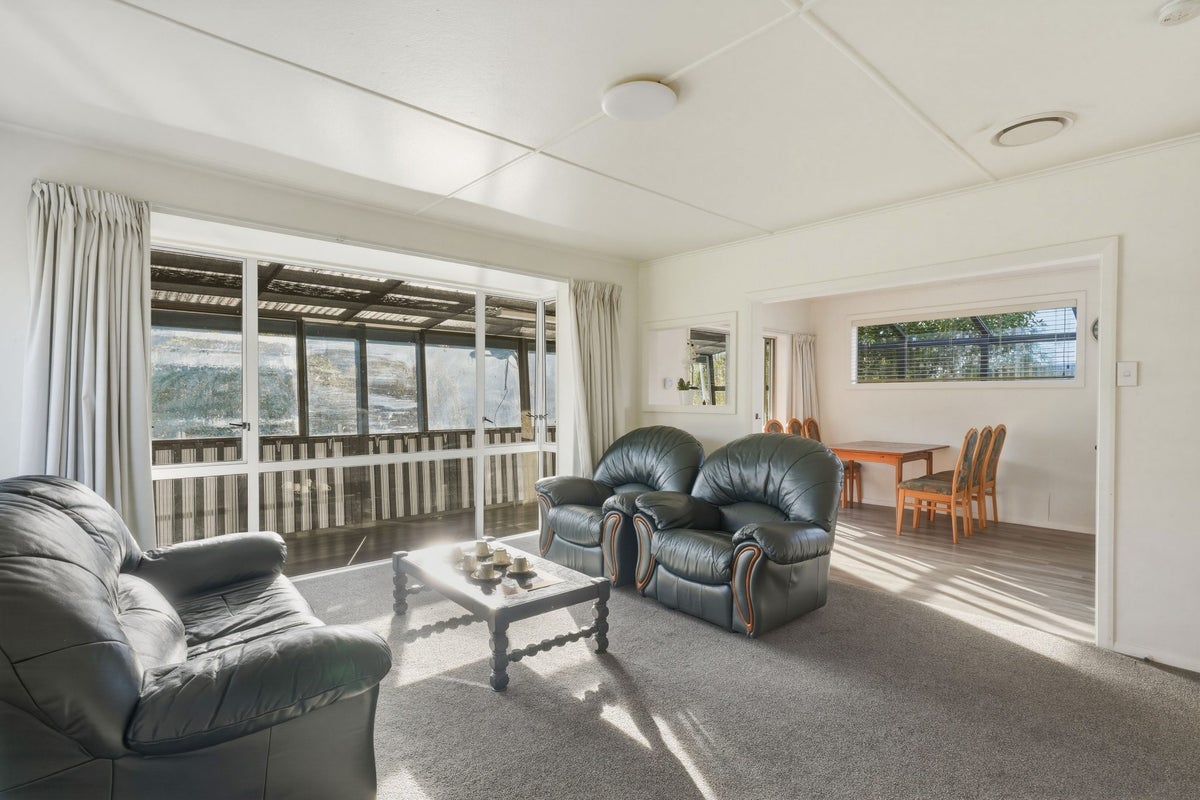 94 Brockville Road, Glenross, Dunedin - Carousel 1