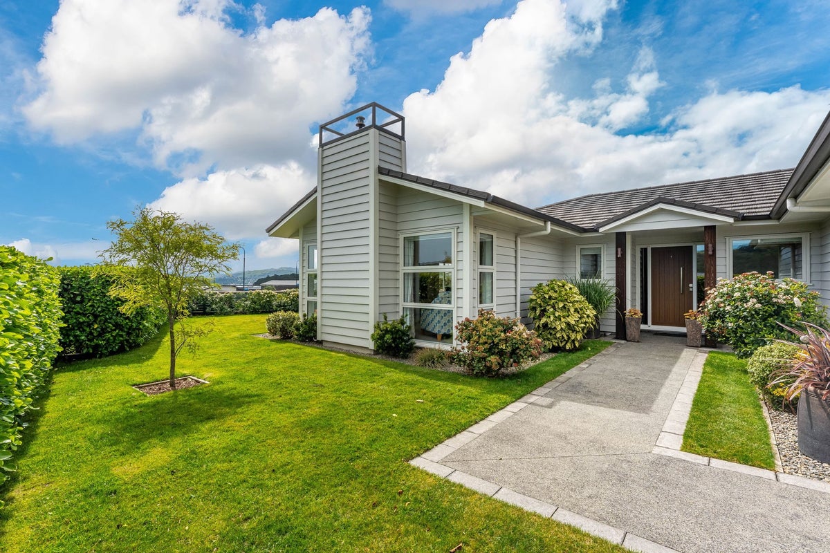 65 John Burke Drive, Aotea, Porirua - Carousel 1