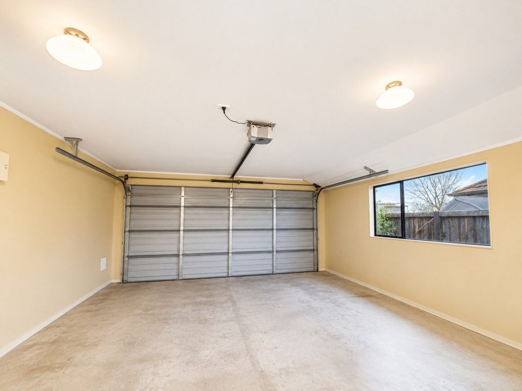 181 Old Farm Road, Hamilton East, Hamilton - Carousel 16