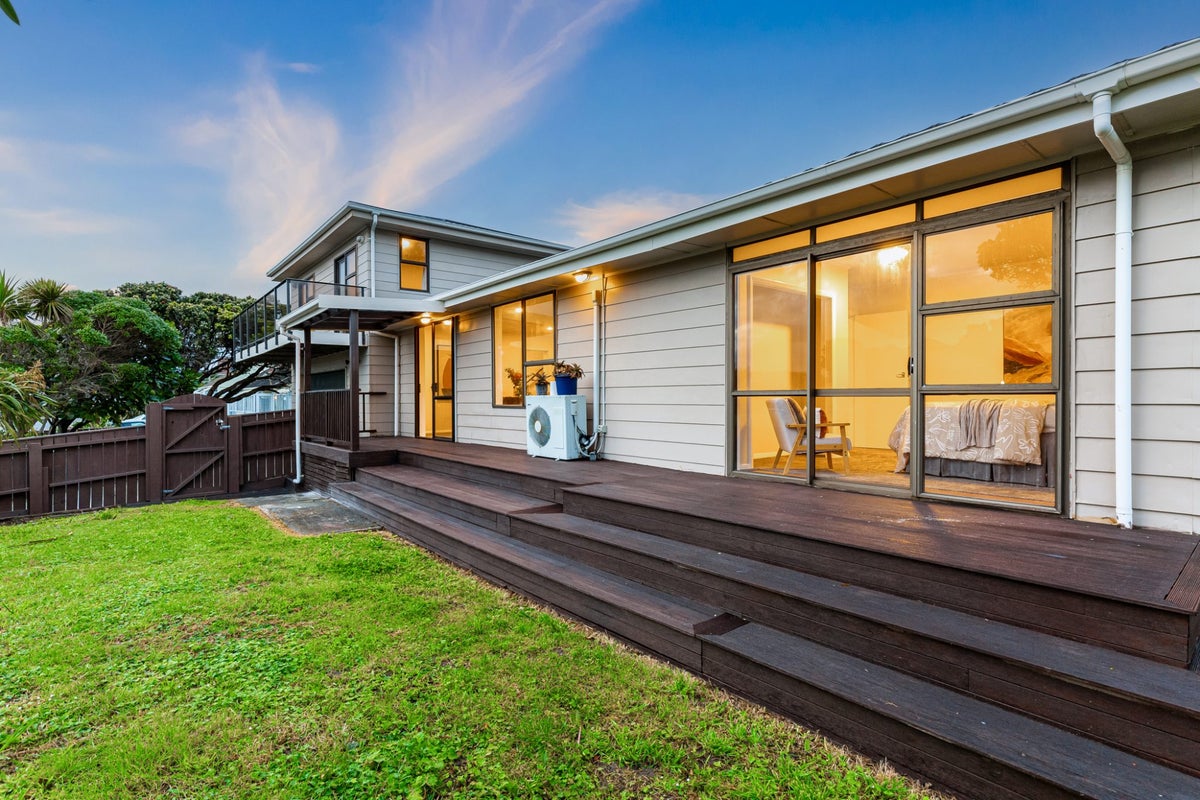 2 Te Pene Avenue, Titahi Bay, Porirua - Carousel 1