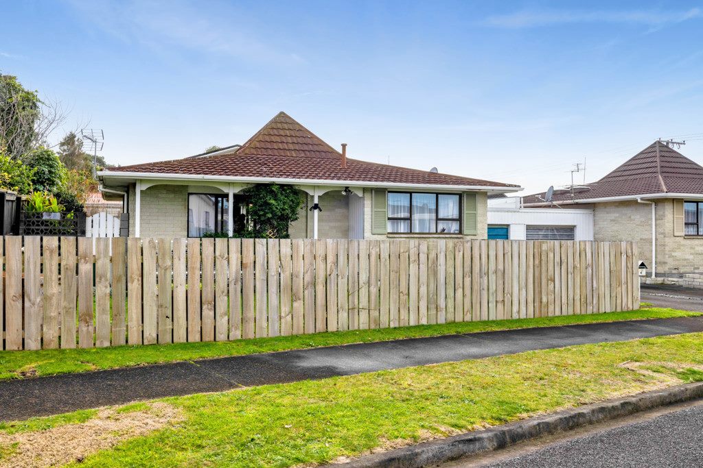 4 Warkworth Grove, Bell Block, New Plymouth - Carousel 19