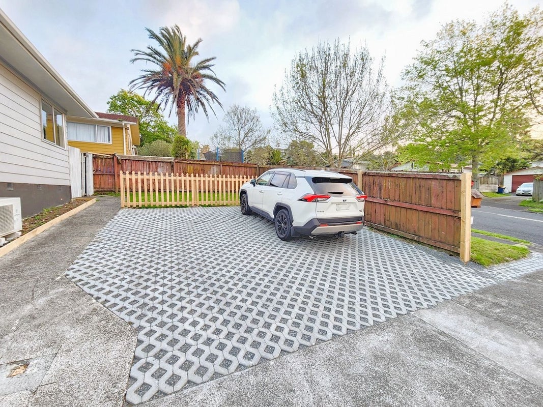 7 Garton Drive, Massey, Auckland - Carousel 2
