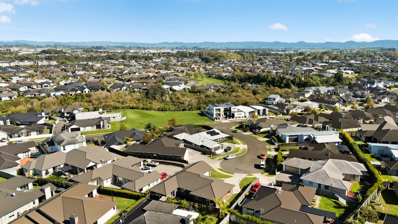 12 Helenslee Court, Flagstaff, Hamilton - Carousel 28