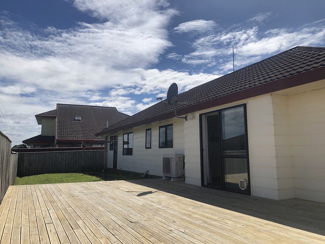 16A Fernwood Court, Woodridge, Wellington - Carousel 1