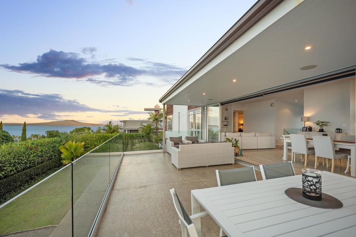 12A Eastcliffe Road, Castor Bay, North Shore City - Carousel 2