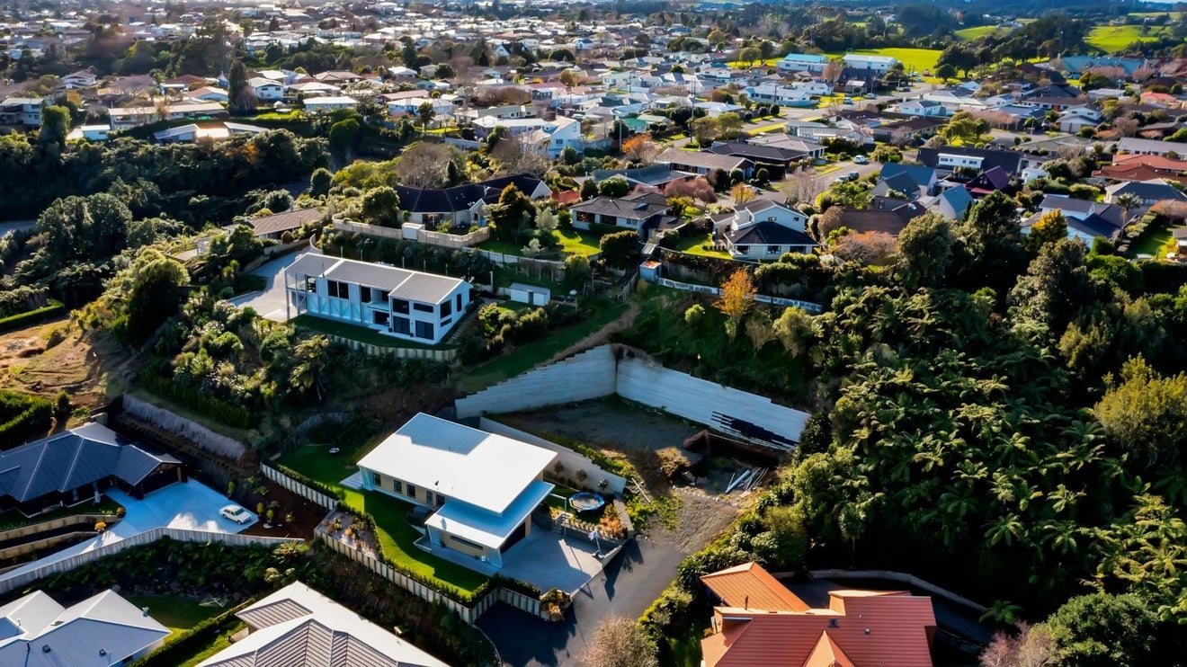 90C Karina Road, Merrilands, New Plymouth - Carousel 2
