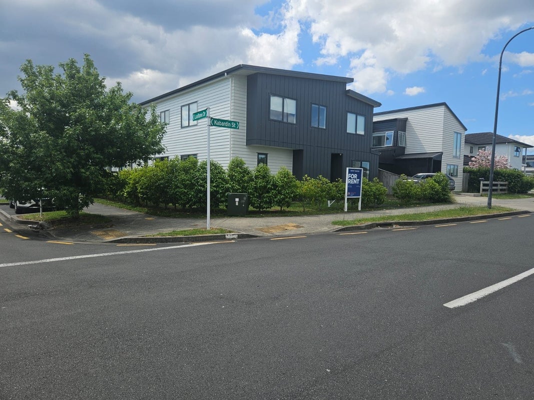 35 Lusitano Drive, Karaka, Papakura - Carousel 23