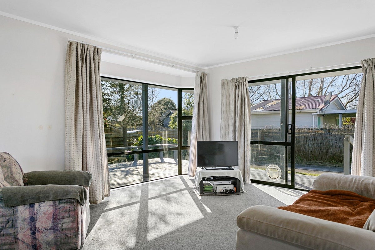 27 Arthur Crescent, Hilltop, Taupō - Carousel 2
